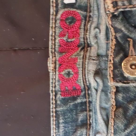 Bongo cut off jean shorts size 7 but run small - Picture 2 of 4